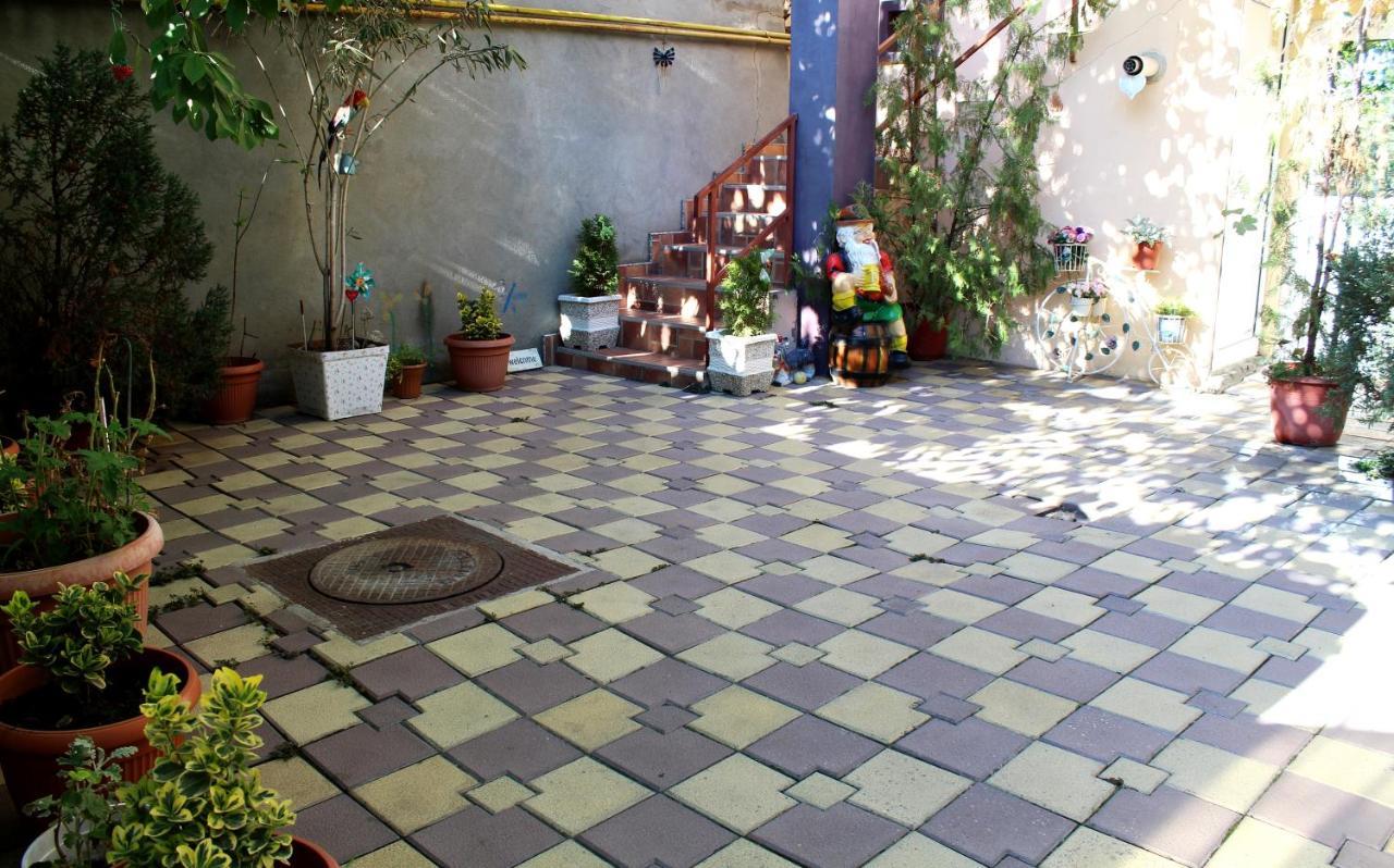 Collosal Apartment With Garden Бухарест Екстер'єр фото